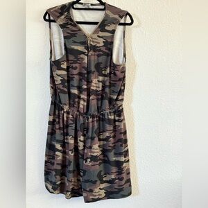 camouflage print plus size romper zips up in boob area only worn once camo print